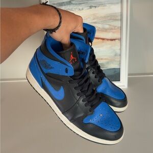 Jordan Men's Black and Royal Blue Sneakers